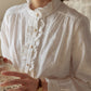 Abby 白色中高領玫瑰刺繡襯衫