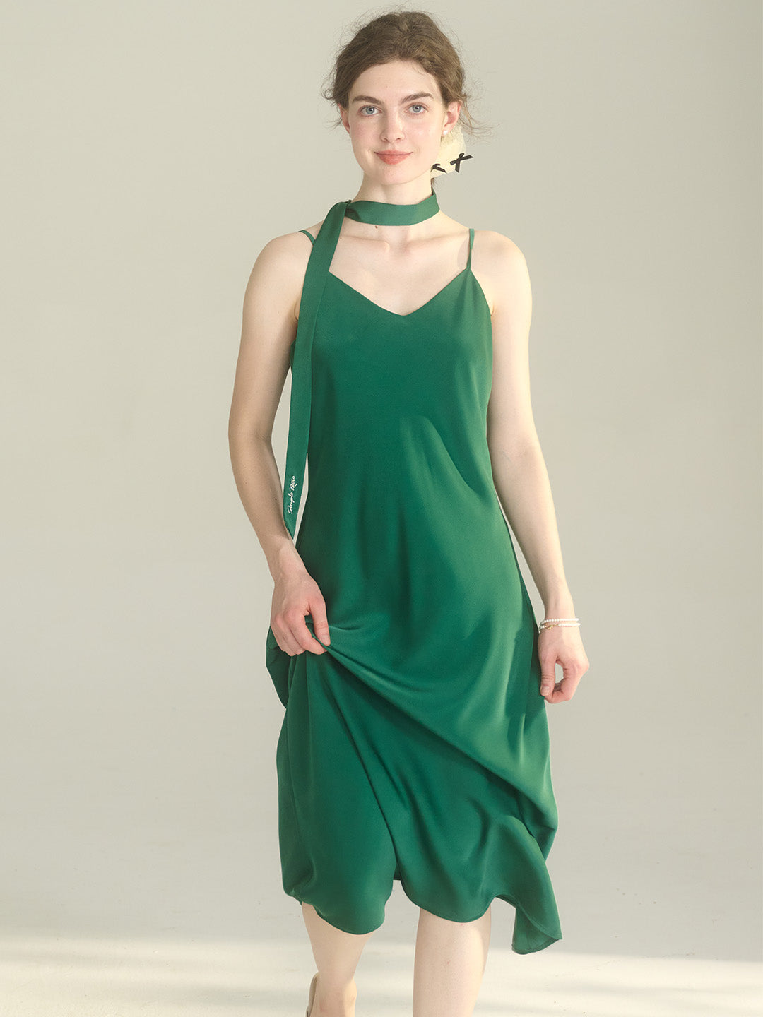 Gwen 復古優雅法式V領吊帶綠色連衣裙