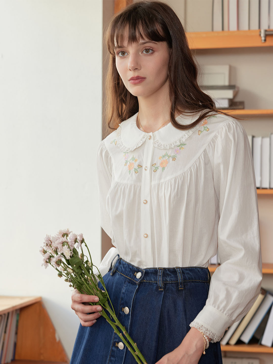 Cielo 雛菊刺繡彼得潘領襯衫