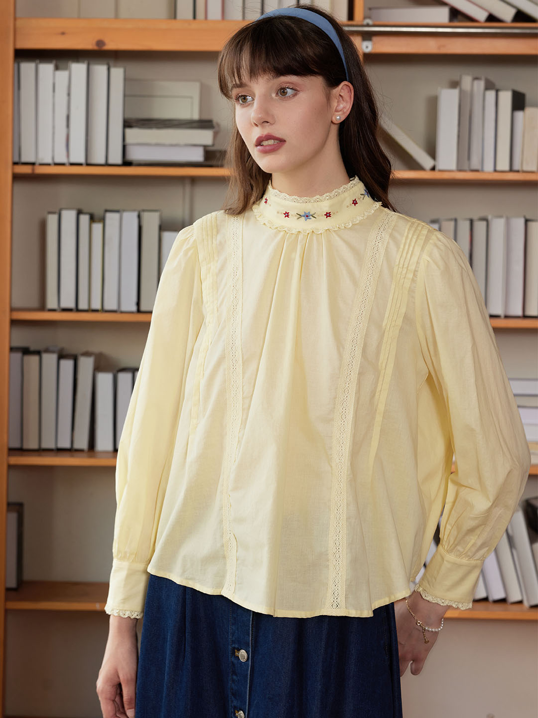 Aylin 半高領刺繡襯衫