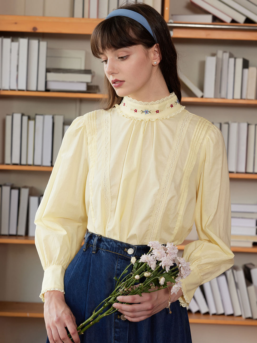 Aylin 半高領刺繡襯衫