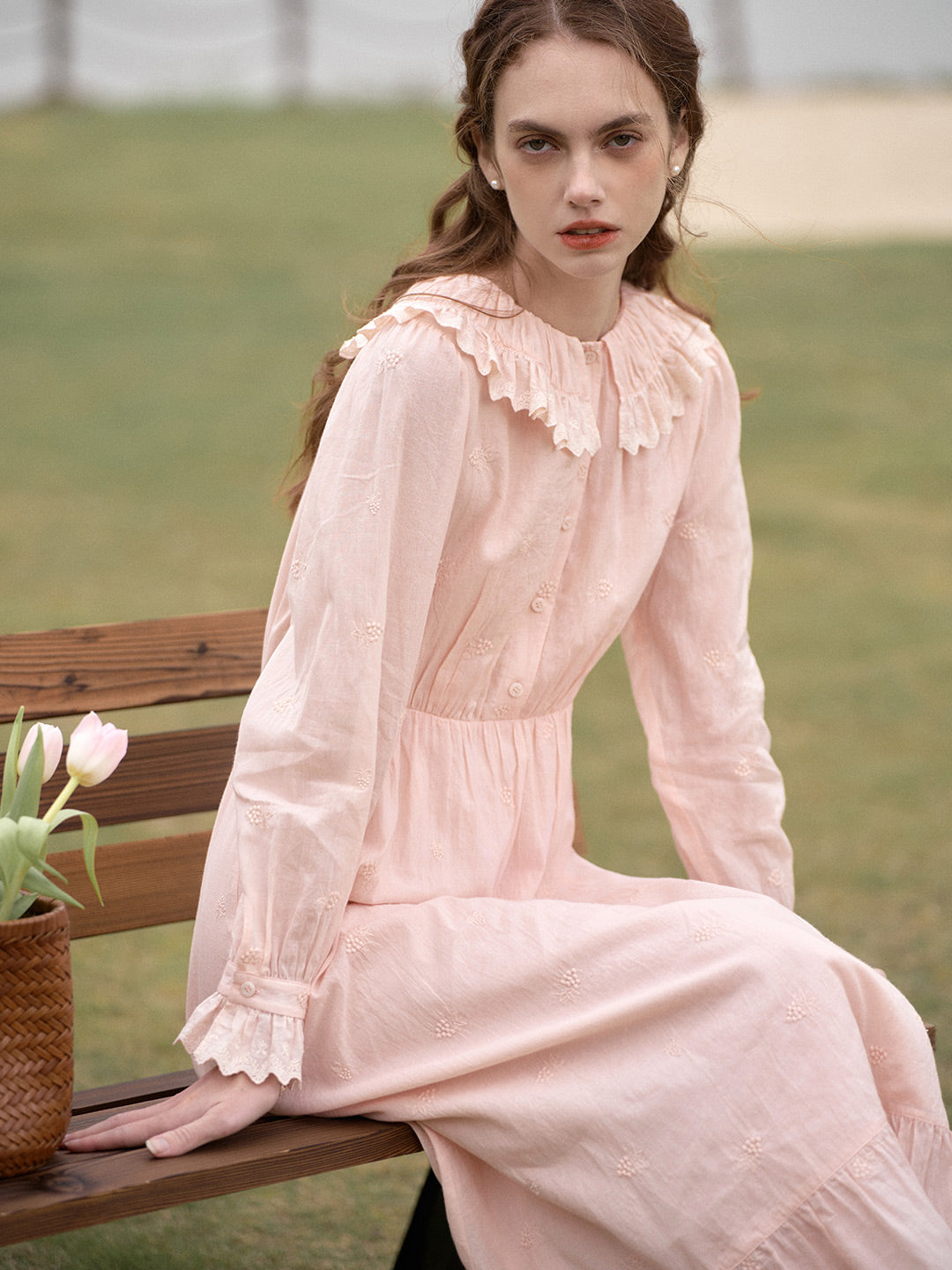 Serena 維多利亞娃娃領刺繡粉色連衣裙
