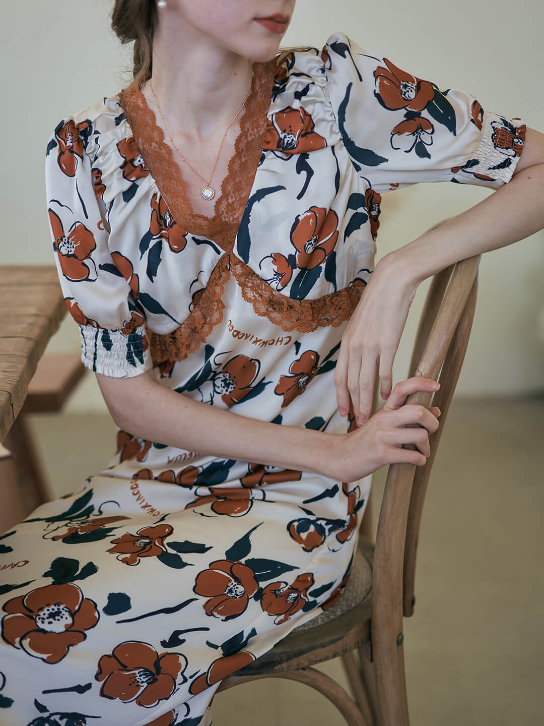 Camellia orange camellia print V-neck dress