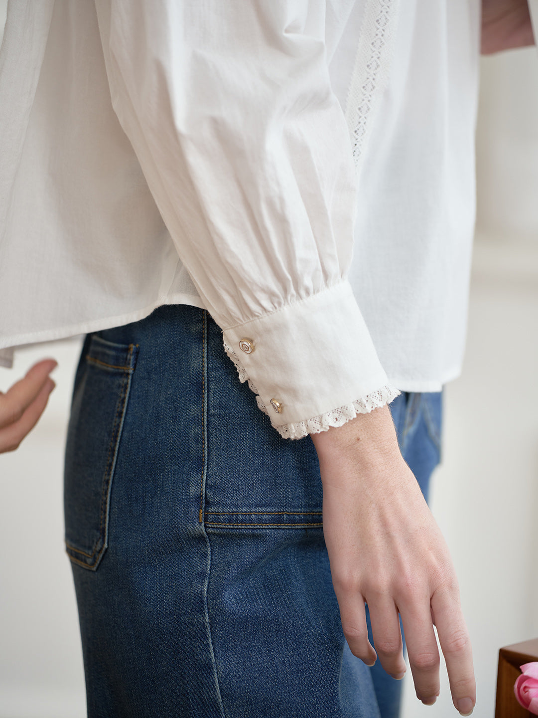 Aylin half turtleneck embroidered white shirt