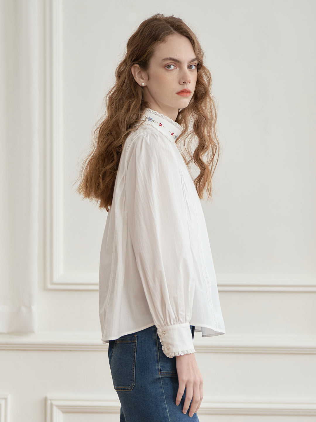 Aylin half turtleneck embroidered white shirt