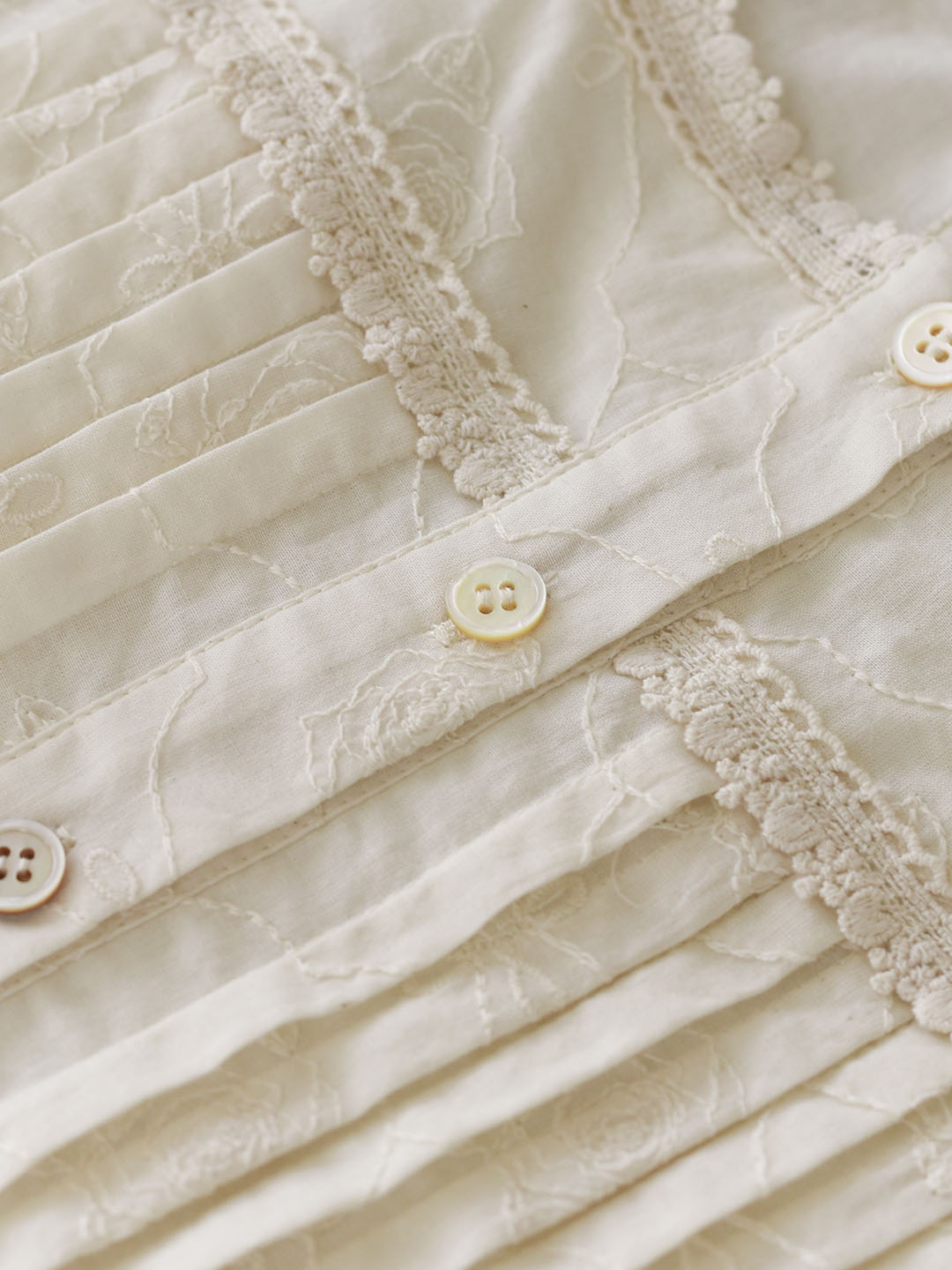 Louise 玫瑰刺繡小飛袖背心